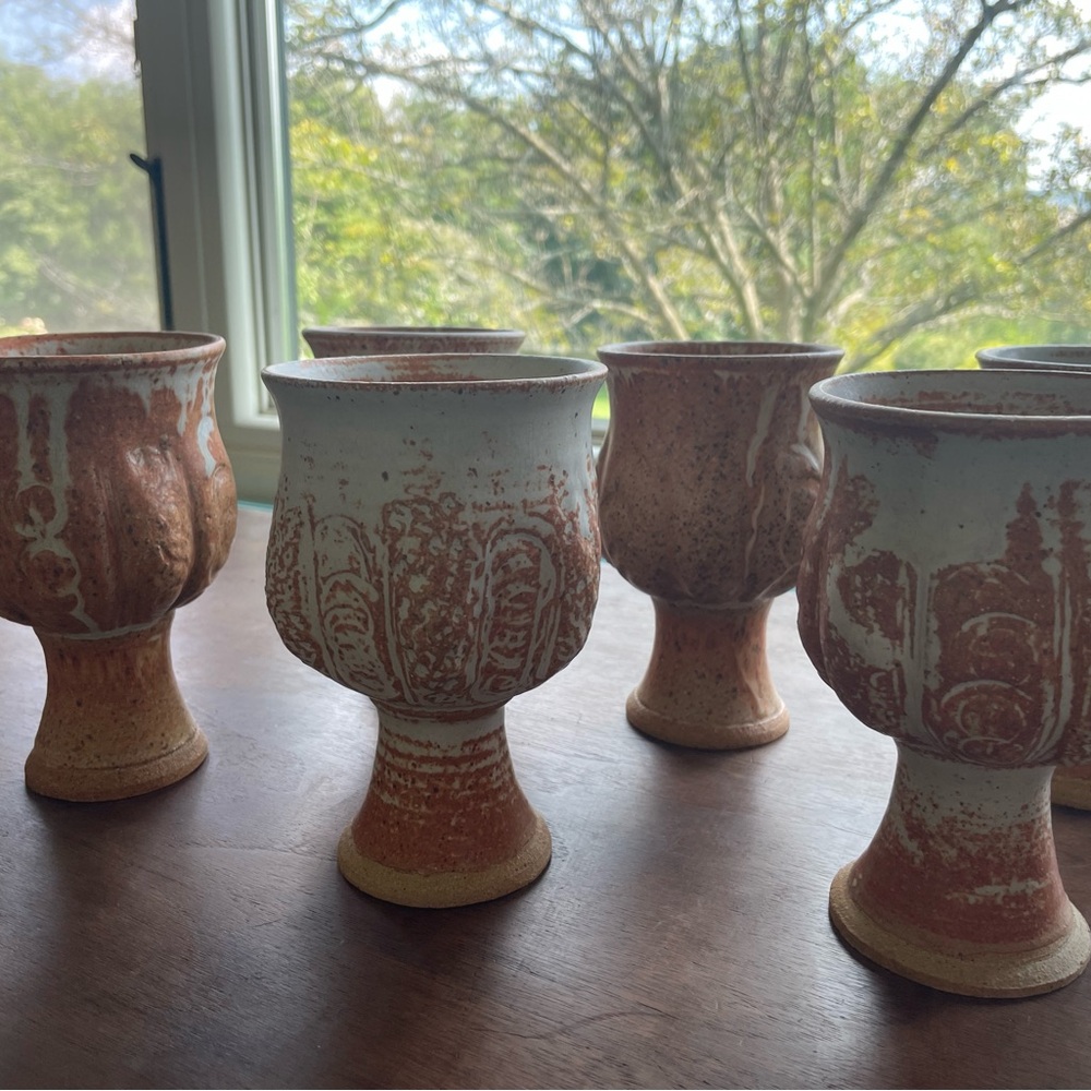 Vintage handmade stoneware pottery rust sand color goblet mugs - Picture 5 of 7